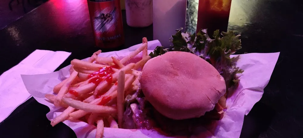 Domott Burger with Fries